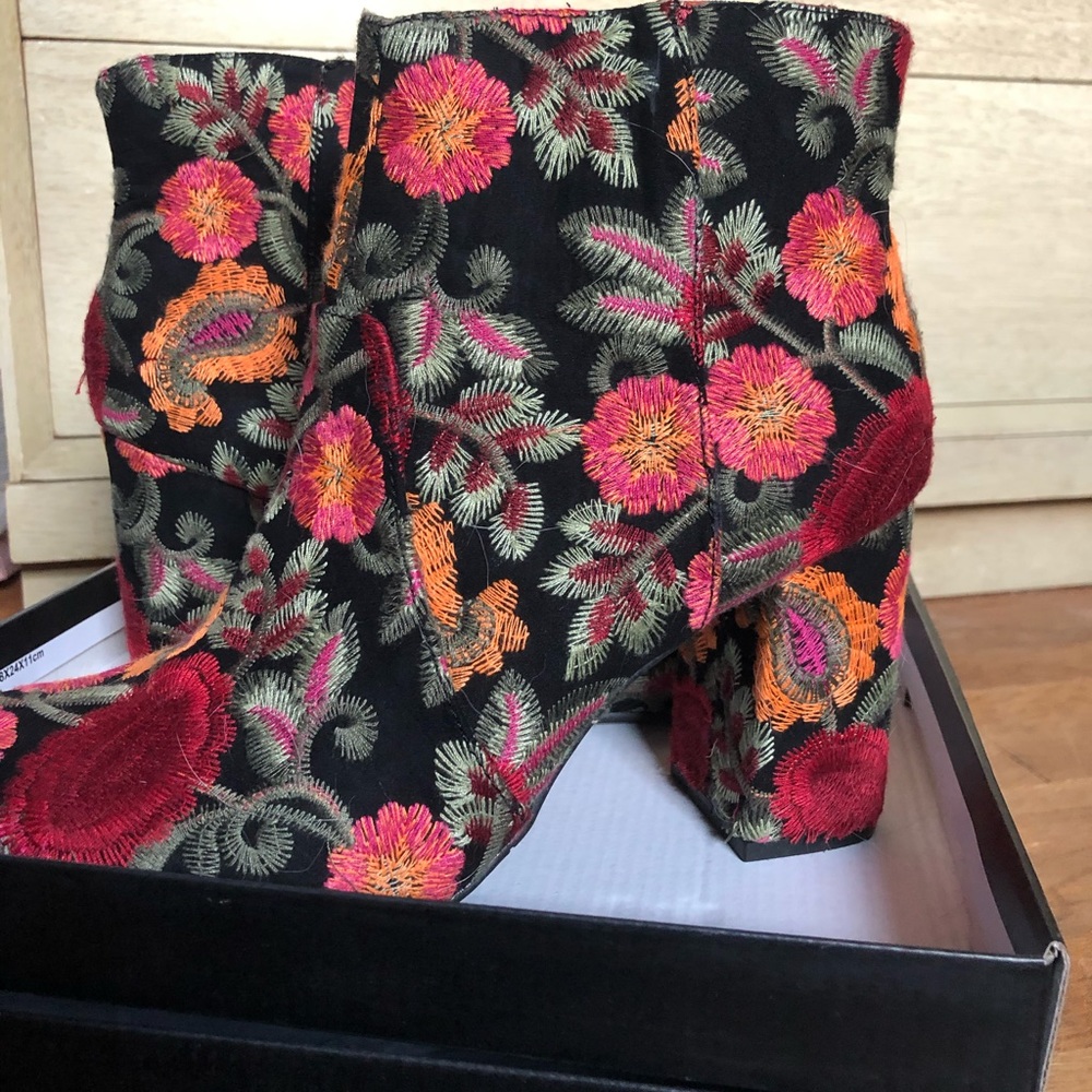 Floral Heels NWOT
